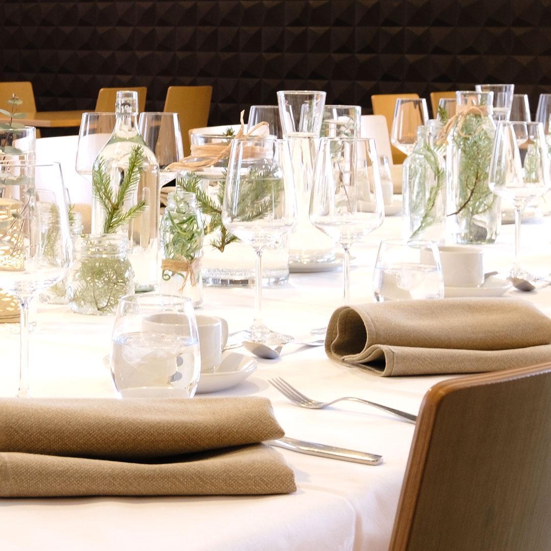 Oletko etsimämme juhlapalvelun osaaja?