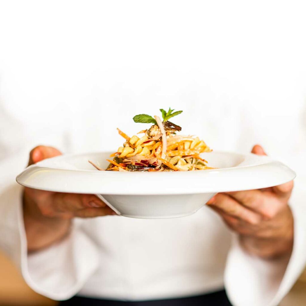 Tampereelle haetaan nyt kokkeja!