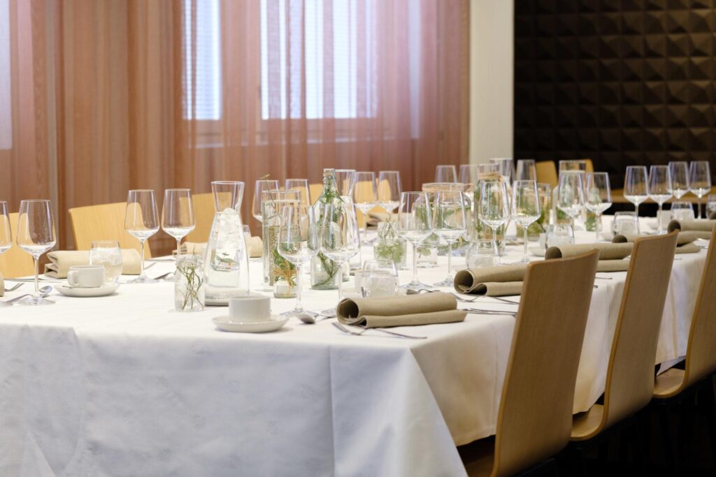 Ravintola Saarni ravintola ja juhlatilat Tampereella