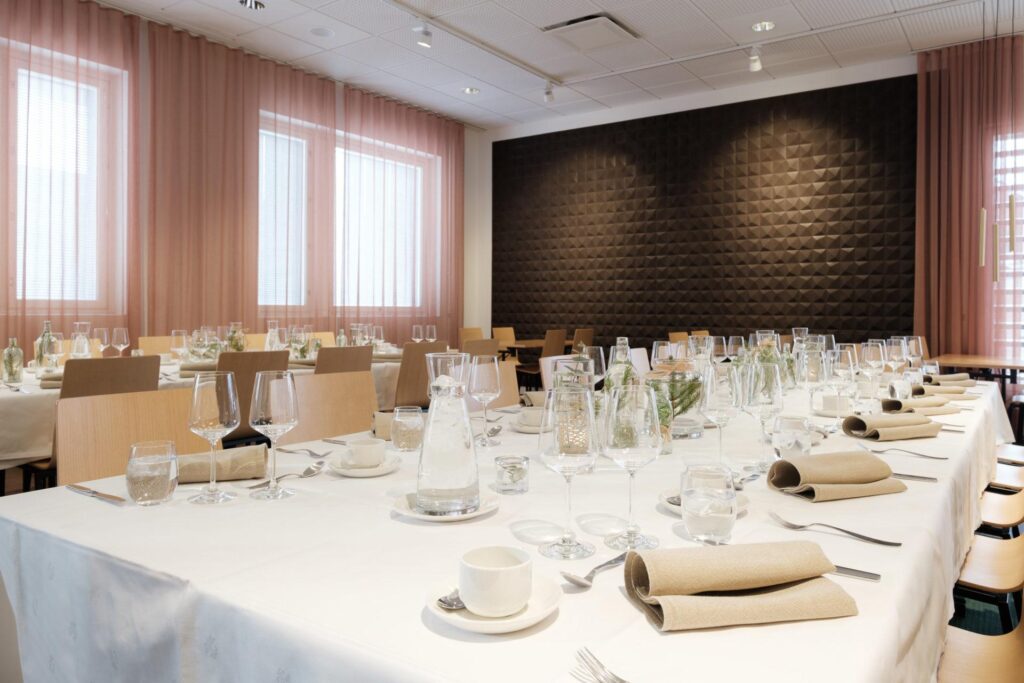 Ravintola Saarni ravintola ja juhlatilat Tampereella