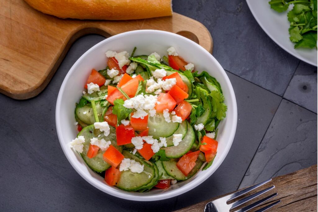 Kurkku sopii täydellisesti moniin erilaisiin salaatteihin.