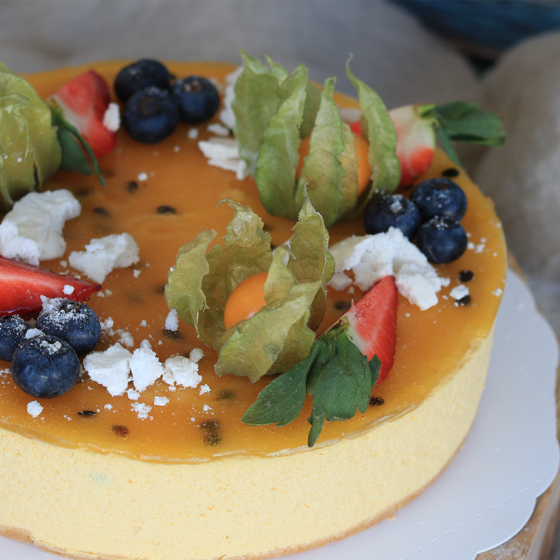 makeat ja suolaiset kakut - mango-passion kakku