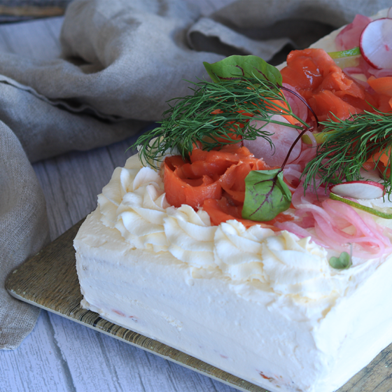 makeat ja suolaiset kakut - Savulohivoileipäkakku